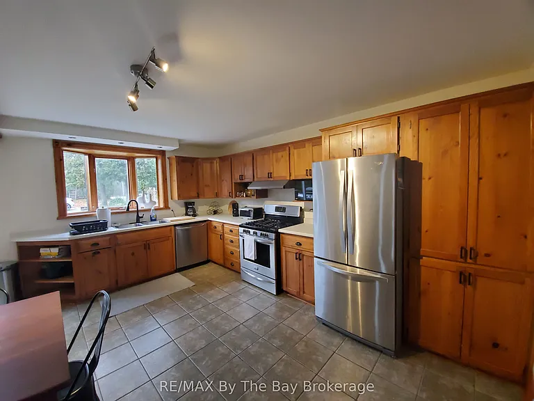 22 Woodcrest Ave — Photo 4