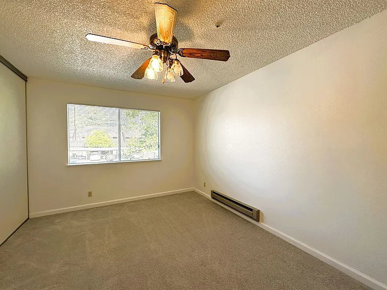 1358 Parkway Dr — Photo 15