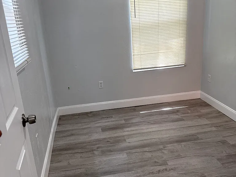 1612 Montgomery Ave — Photo 5