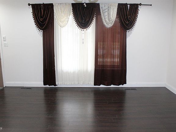 5th image of 32411 Hawthorne Dr