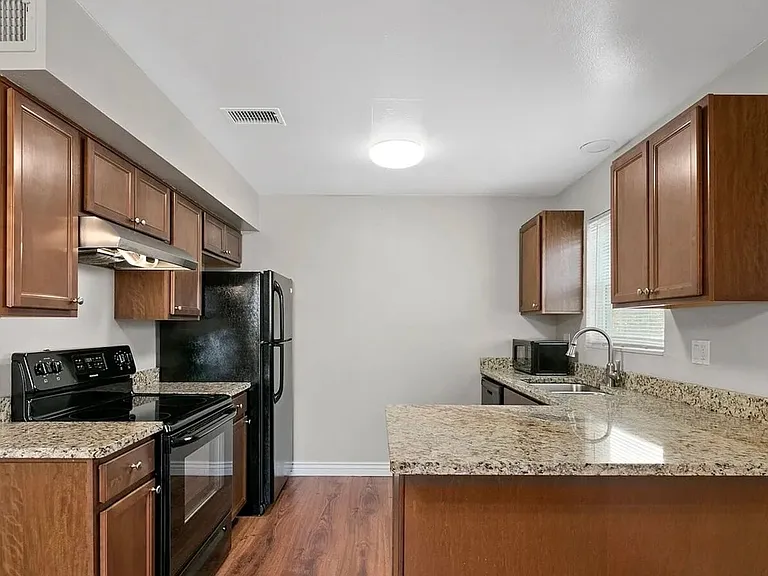 7307 S Xenia Cir #E — Photo 9