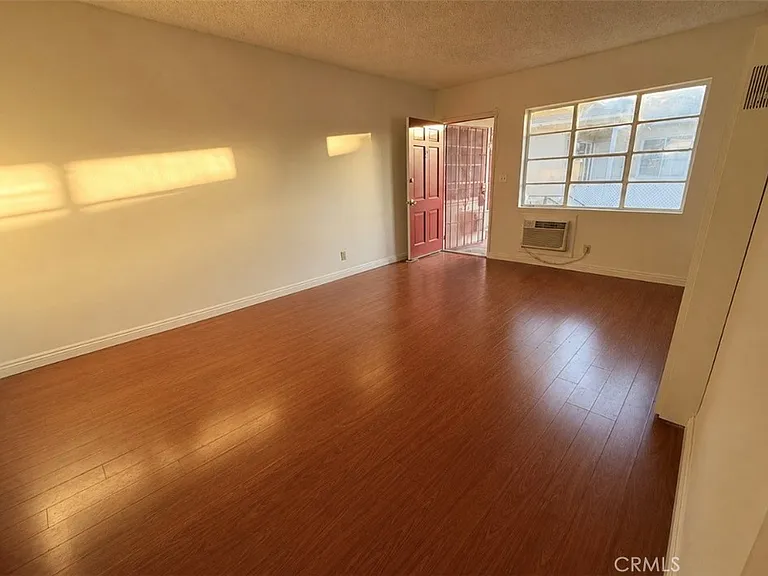 13350 Victory Blvd — Photo 2