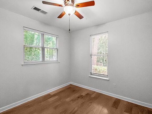 4th image of 714 Northeast Dr Unit 52