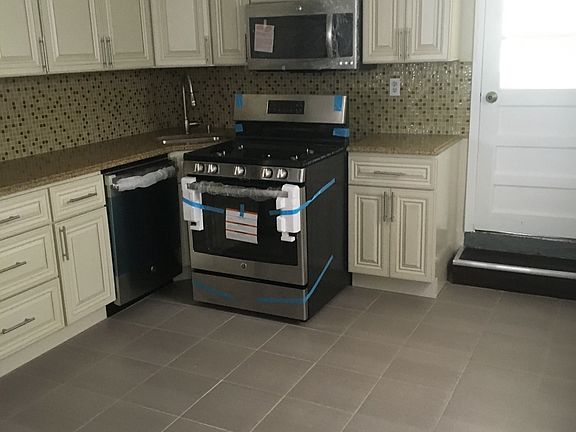 4th image of 245 Sand Ln