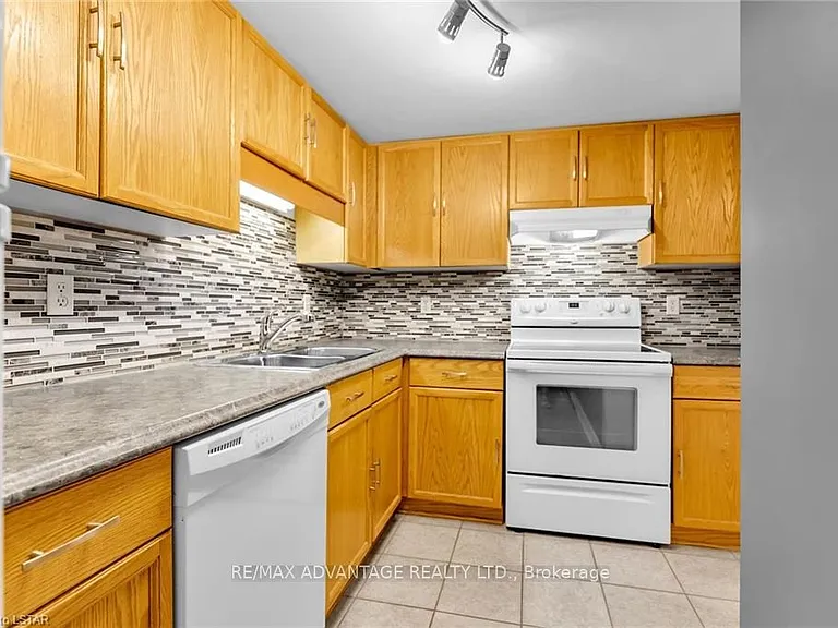 1510 Richmond St #405 — Photo 16