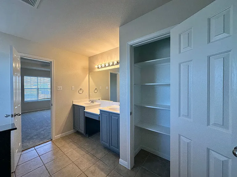 202 Crowfoot Dr — Photo 20