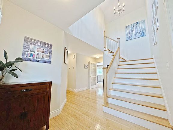 2nd image of 10 Eli Ct E
