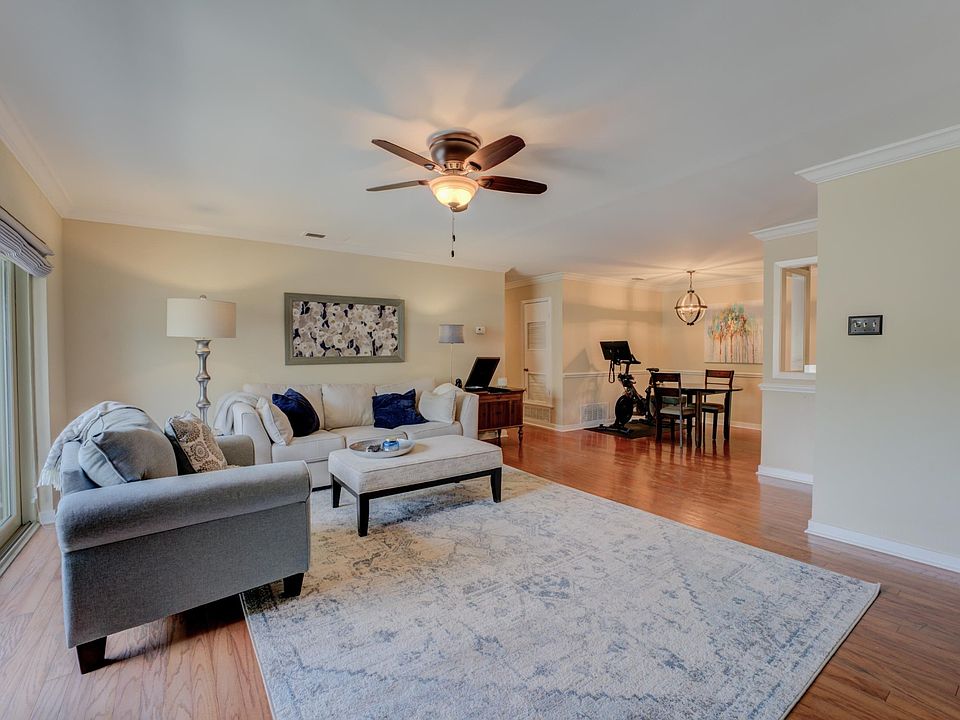 1st image of 827 Creekside Dr #2