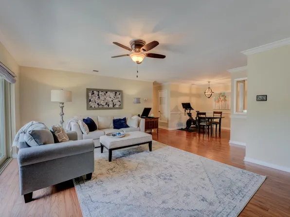 827 Creekside Dr #2, Memphis, TN 38117