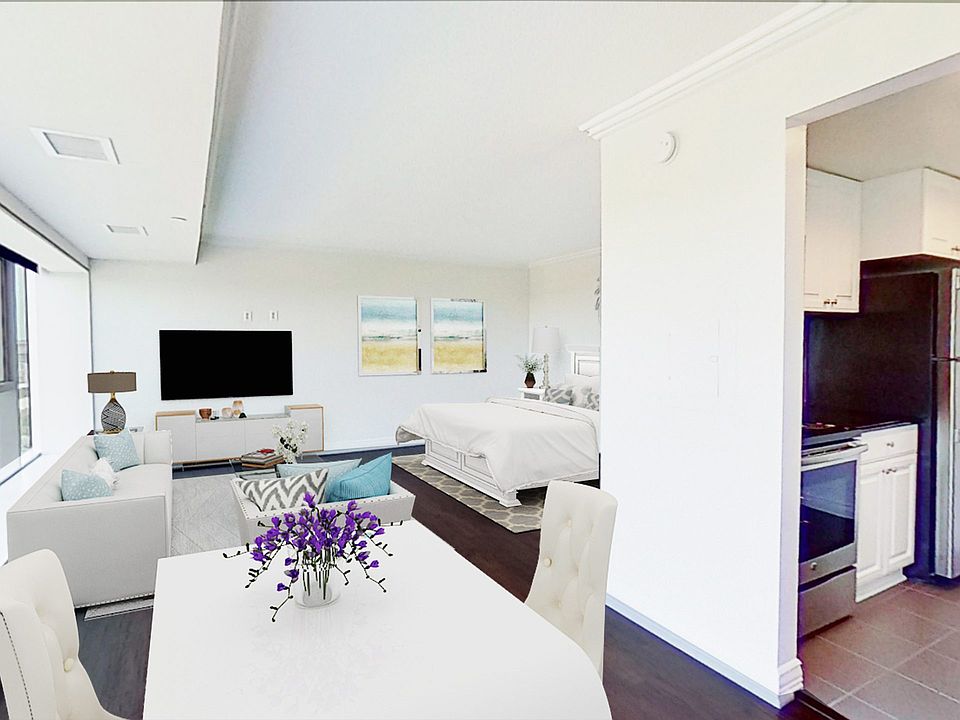 HUGE STUDIO APARTMENT....27 FT OF FLOOR-TO-CEILING WINDOWS, WOOD FLOORS, WALK-IN CLOSET...AMAZING!