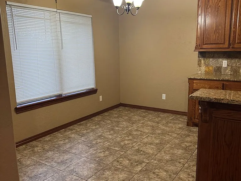 1517 NE Stonehouse Dr — Photo 8