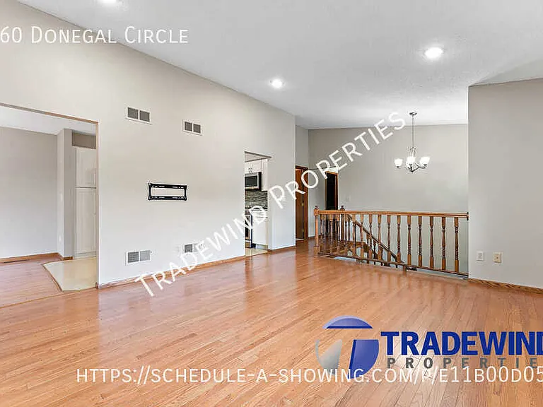 560 Donegal Cir — Photo 5