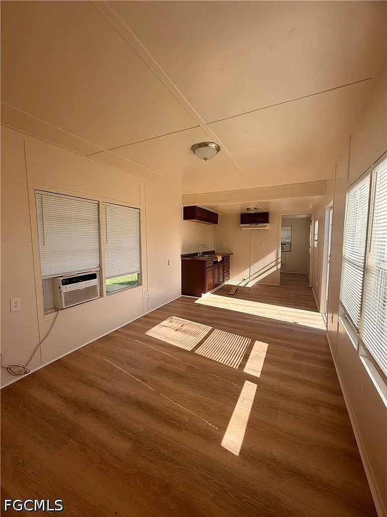 3 bed, 1.0 bath, 520 sqft, $825 — Photo 4