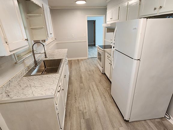 5th image of 2695 Davidson Dr