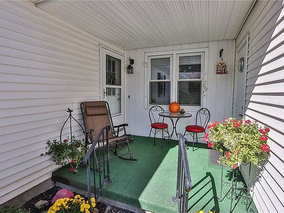 2nd image of 7 Braintree Cres