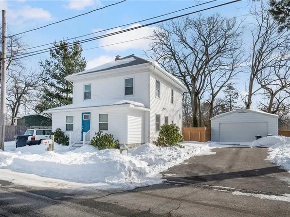 2 Overbrook Ave, Warwick, RI 02889
