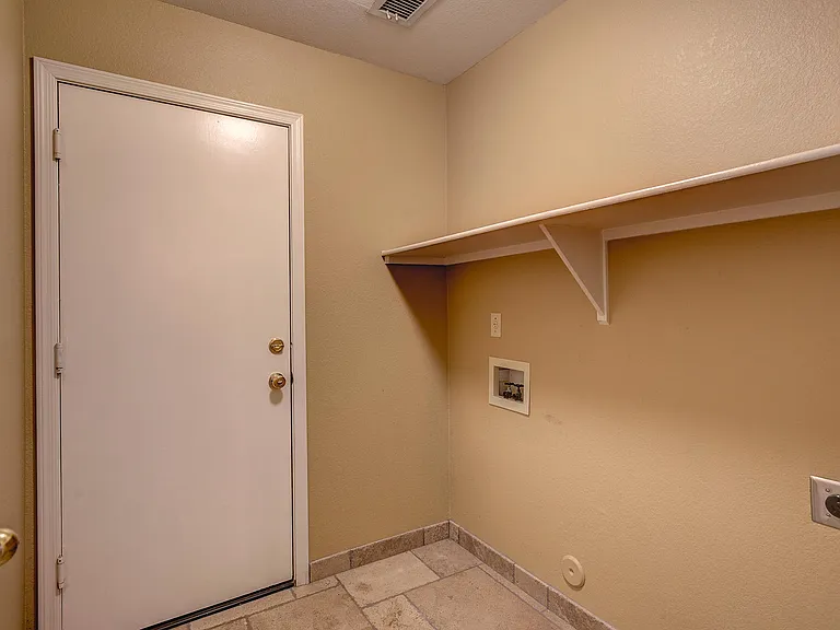 431 N Leoma Ln — Photo 15