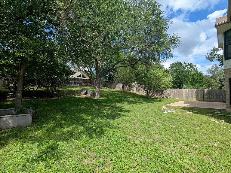9257 Scenic Bluff Dr — Photo 33