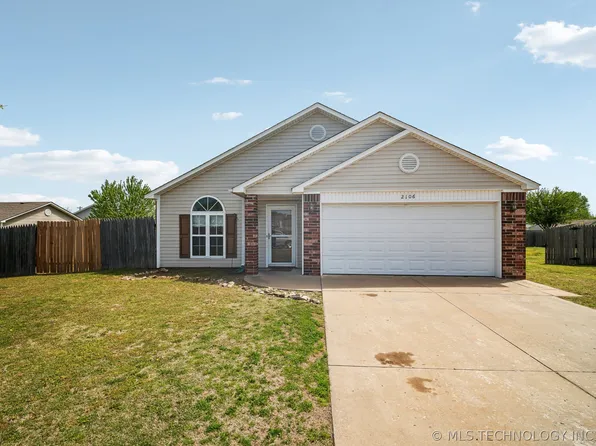 2106 Greenbrier Ct, Claremore, OK 74017