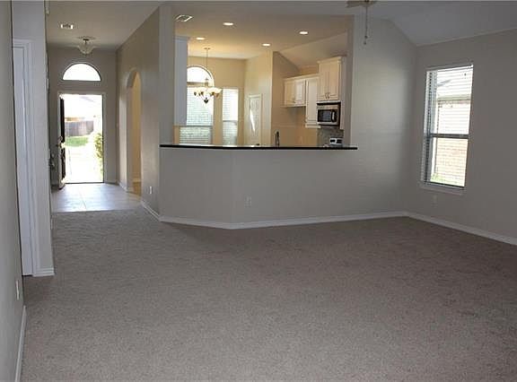 3rd image of 825 Misty Oak Trl