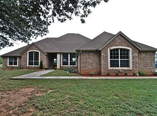 913 Summerlin Dr, Granbury, TX 76048