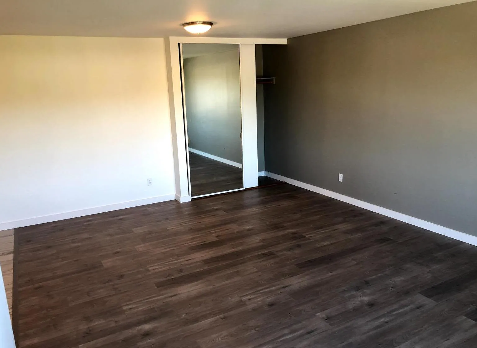 Studio, 450 sqft, $1,050 — Photo 2