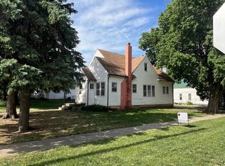 902 Redick Ave, Creighton, NE 68729
