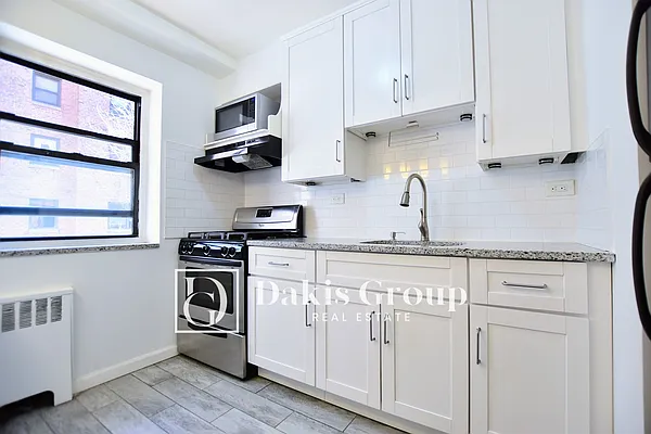 Rented by Dakis Group LLC | media 9