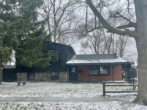 920 N Oakwood St, Griffith, IN 46319
