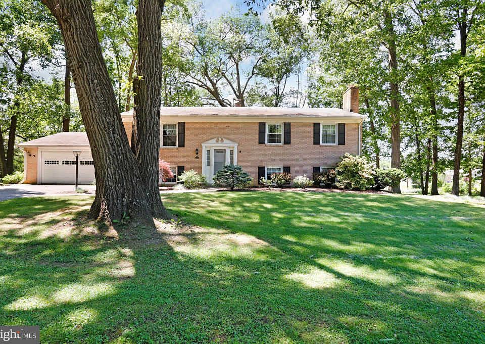 1st image of 18303 Woodside Dr