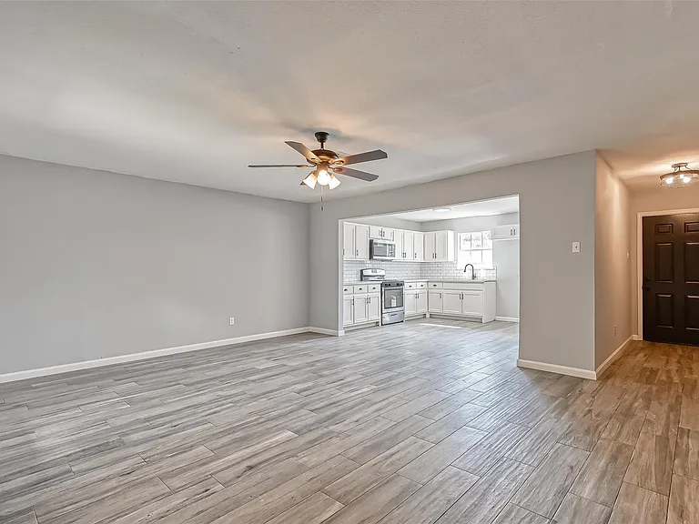 8623 Valley Forest Dr — Photo 9