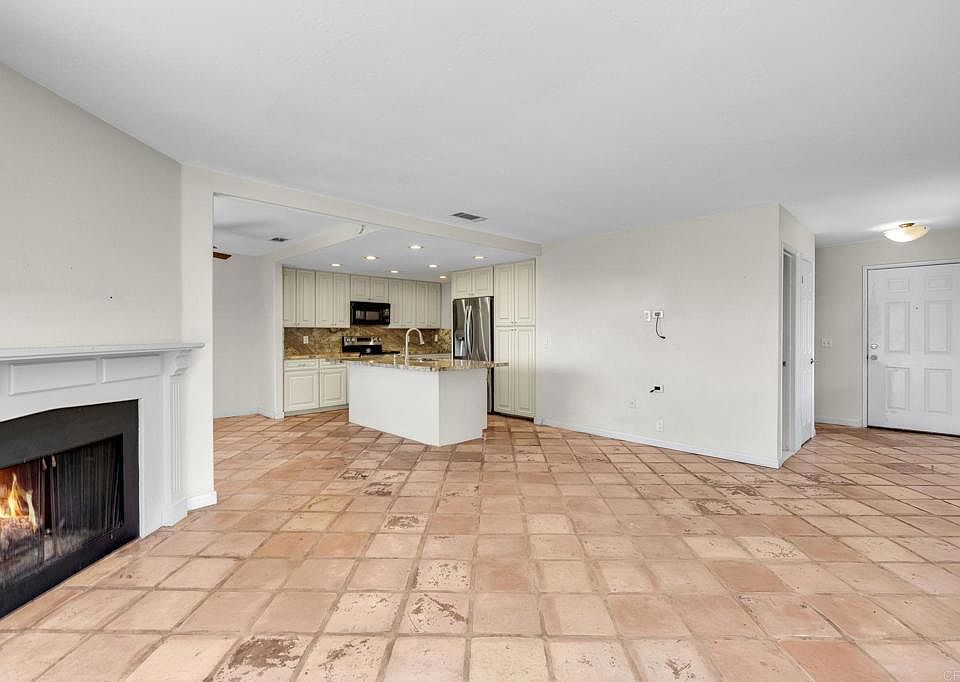 1st image of 3036 Avenida Christina