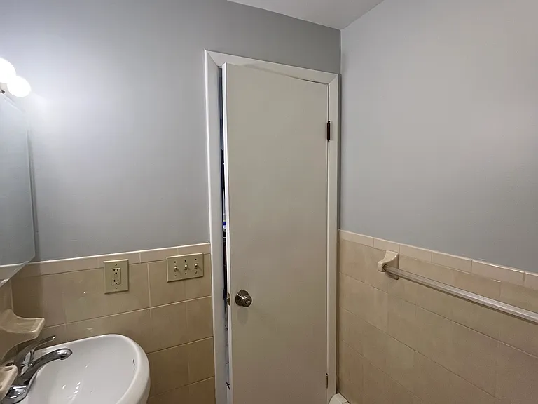 30B Carolyn Ter — Photo 20