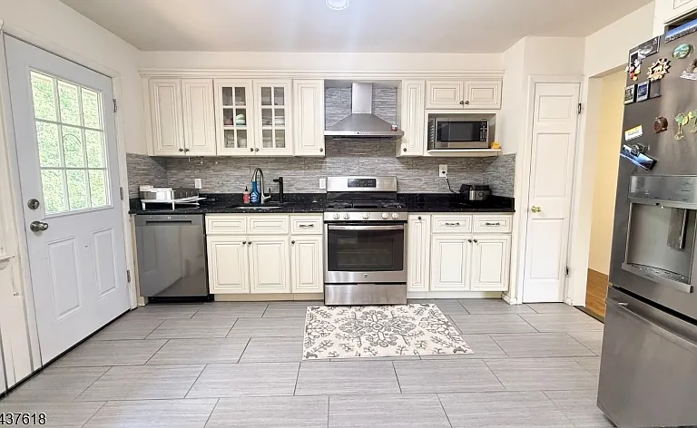2 Stuart Ct — Photo 6
