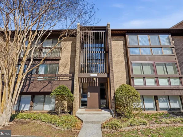 11566 Rolling Green Ct APT 200, Reston, VA 20191