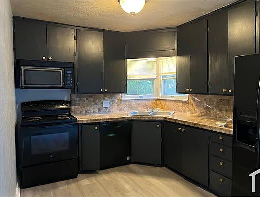 5th image of 2133 NW Denver Ave