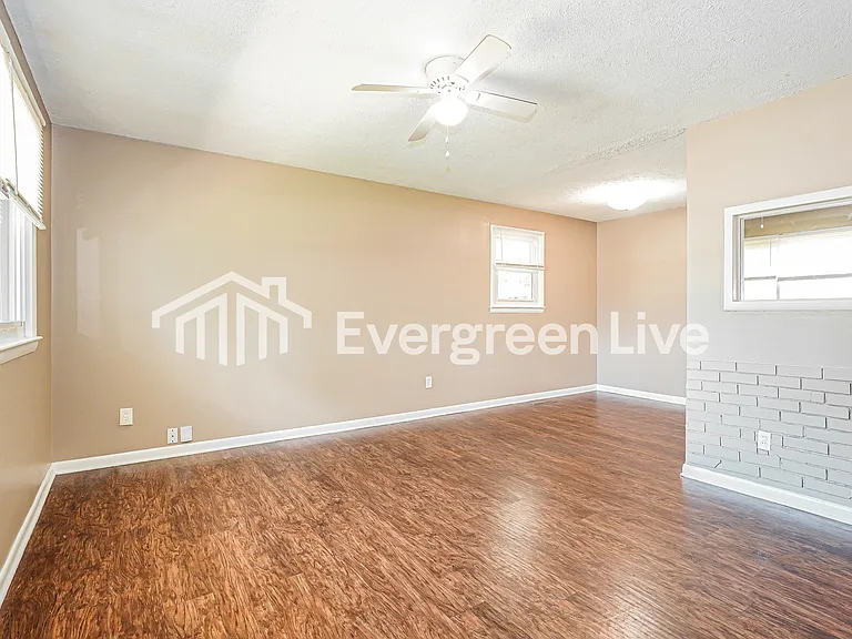4313 E Livingston Ave — Photo 3
