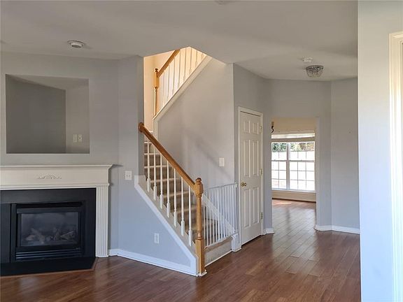 4th image of 1103 Briarwood Dr