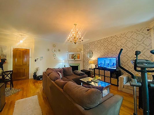 1st image of 305 W 91st St APT 3r