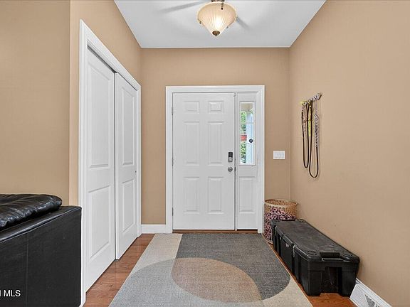 3rd image of 641 Mohawk Avenue