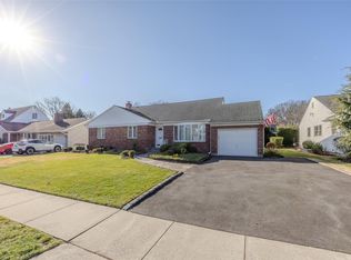 10 Spruce St, Garden City, NY 11530