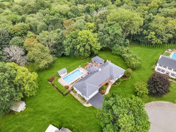 8 Scott Hollow Dr, South Hadley, MA 01075