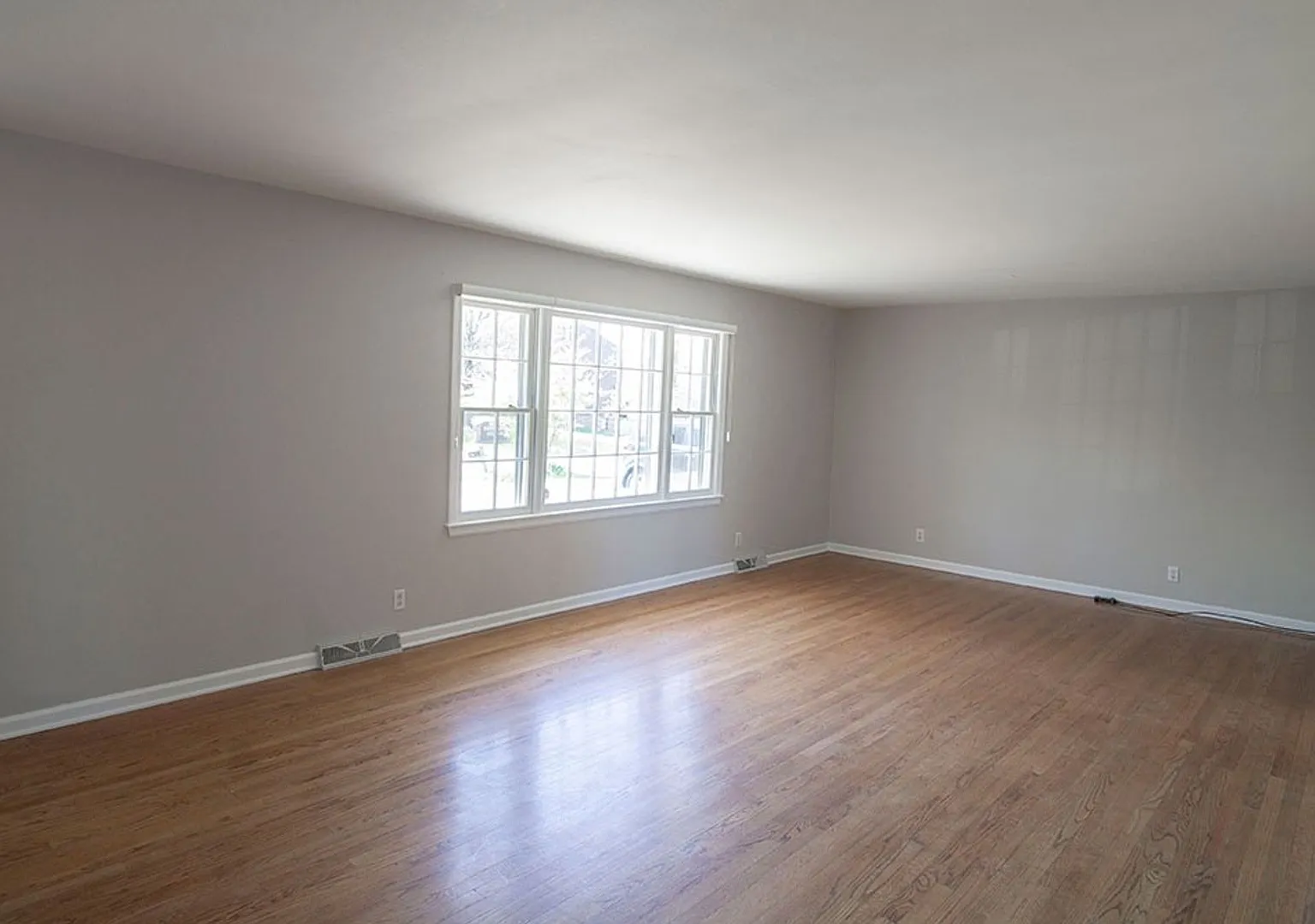 Spacious Central Columbia Home — Photo 4