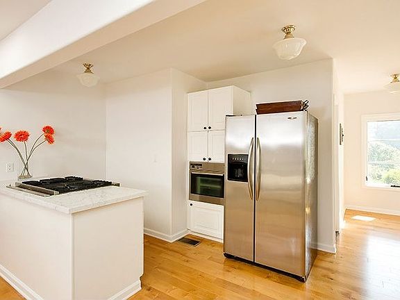 4th image of 2158 Vestal Ave