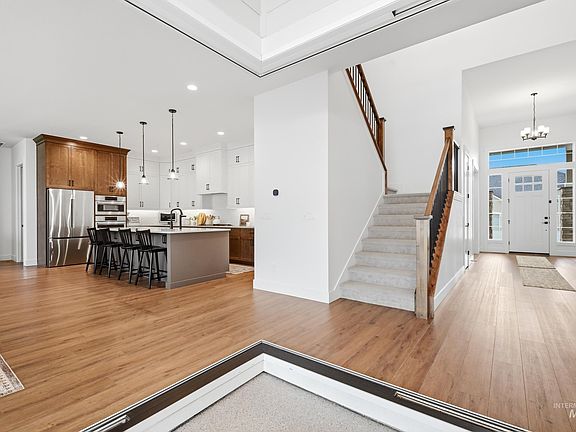 5th image of 2941 N Staghaven Ave