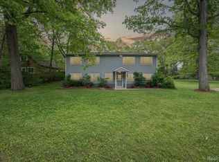 6544 Woodland Rd, Whitmore Lake, MI 48189