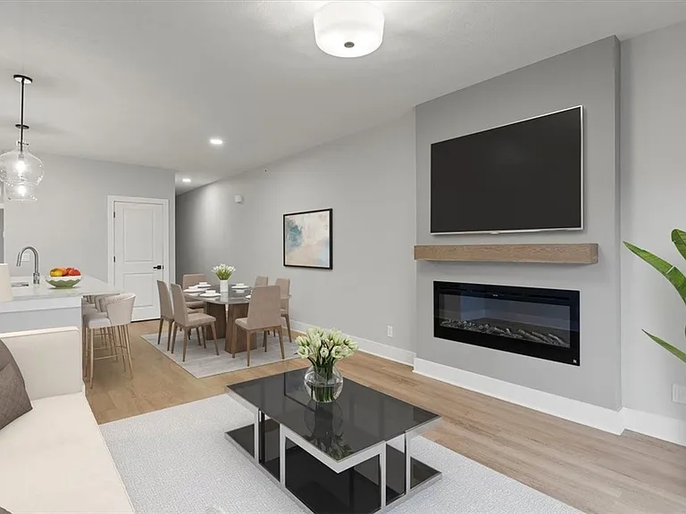 1155 Marina Pkwy — Photo 2