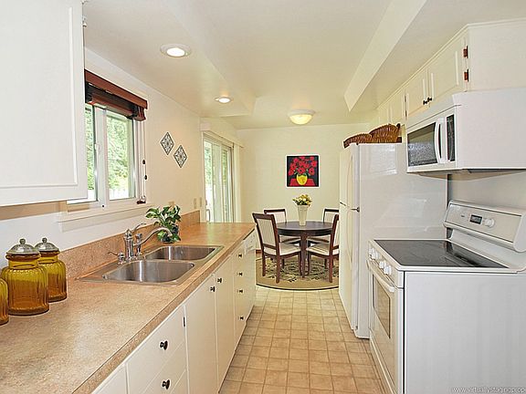 3rd image of 14221 105th Ave NE