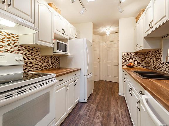 5th image of 3175 De Montreuil Ct #402