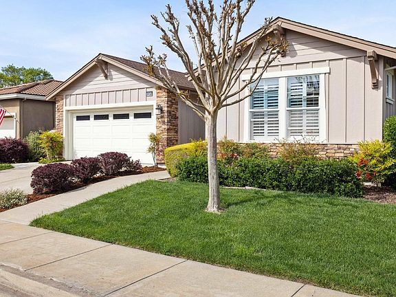 2nd image of 9136 Oak Trail Circle